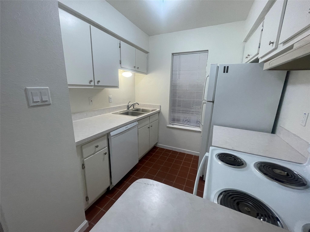 5550 N Braeswood Boulevard - Photo 5