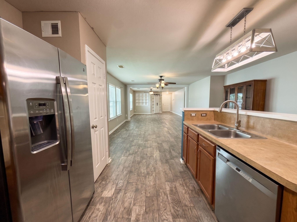 8102 Sanders Glen Lane - Photo 7