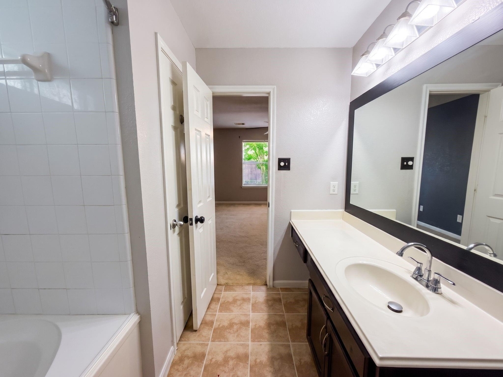 8102 Sanders Glen Lane - Photo 12