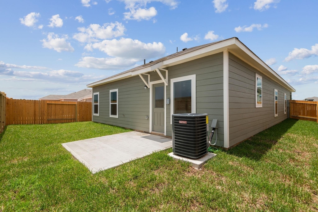 15862 Berry Hill Drive - Photo 1