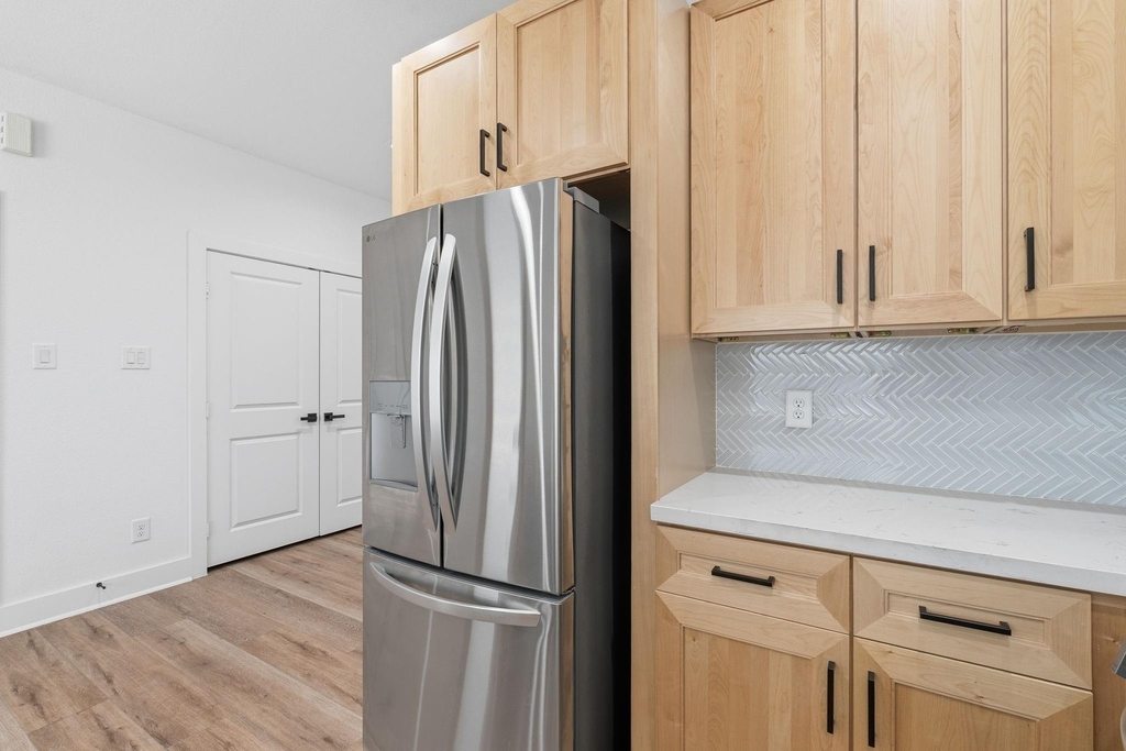 8805 Parkway Drive - Photo 9