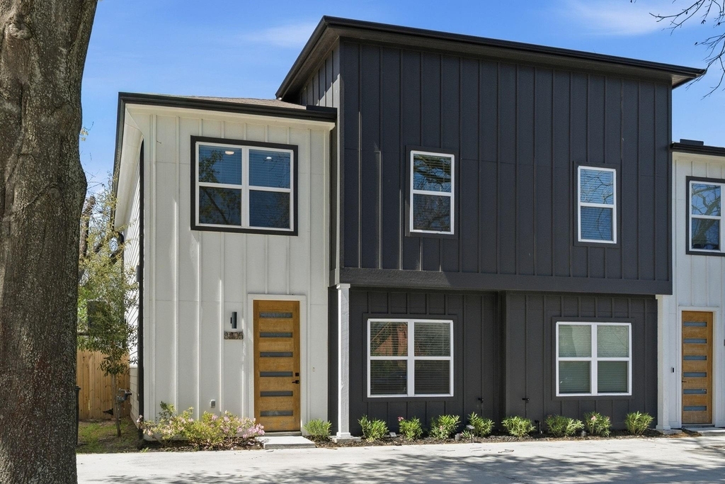 8805 Parkway Drive - Photo 1