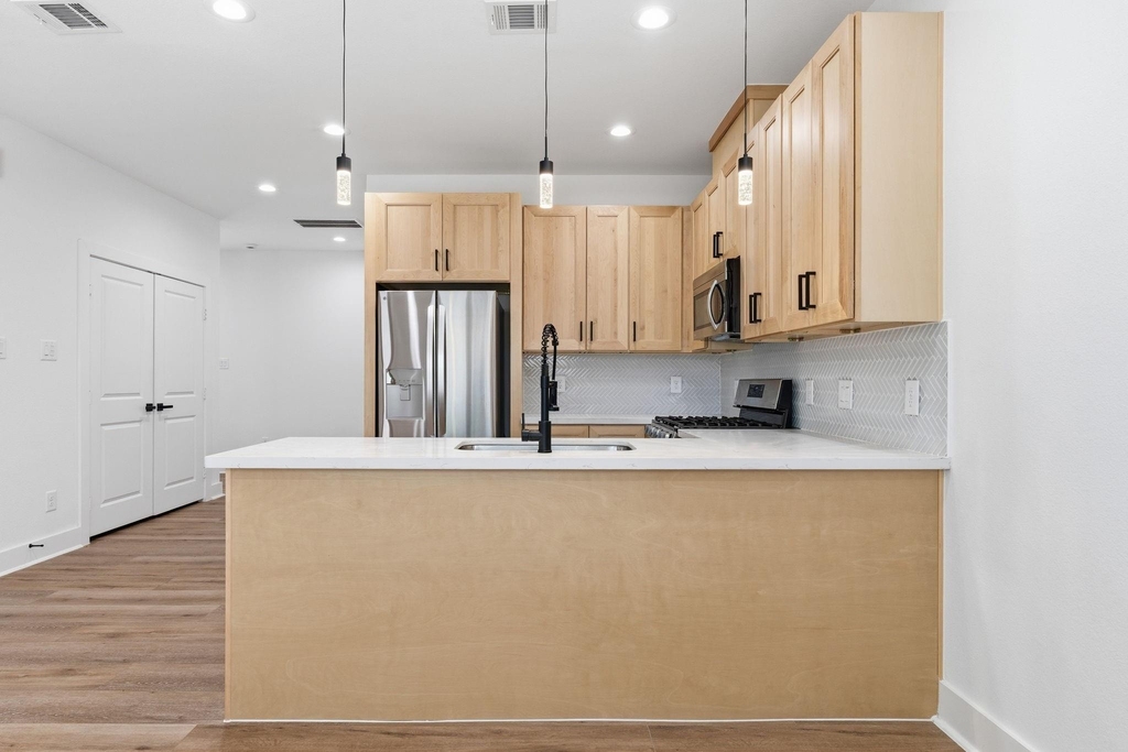 8805 Parkway Drive - Photo 4