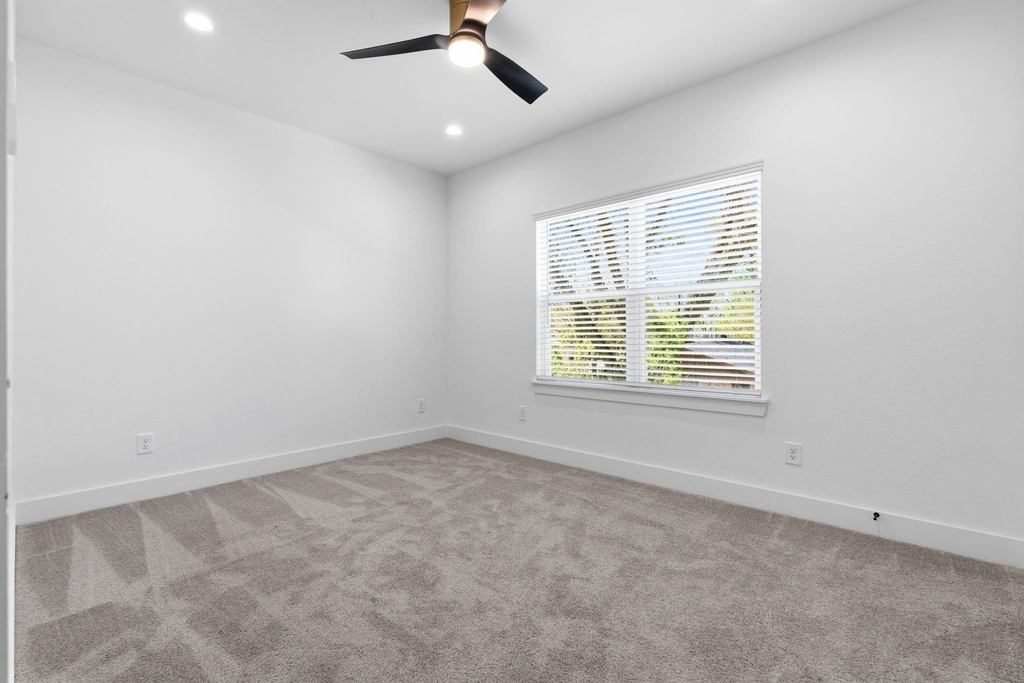 8805 Parkway Drive - Photo 14