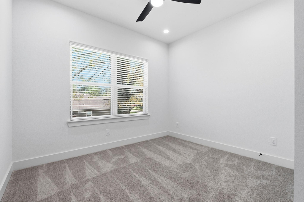 8805 Parkway Drive - Photo 18