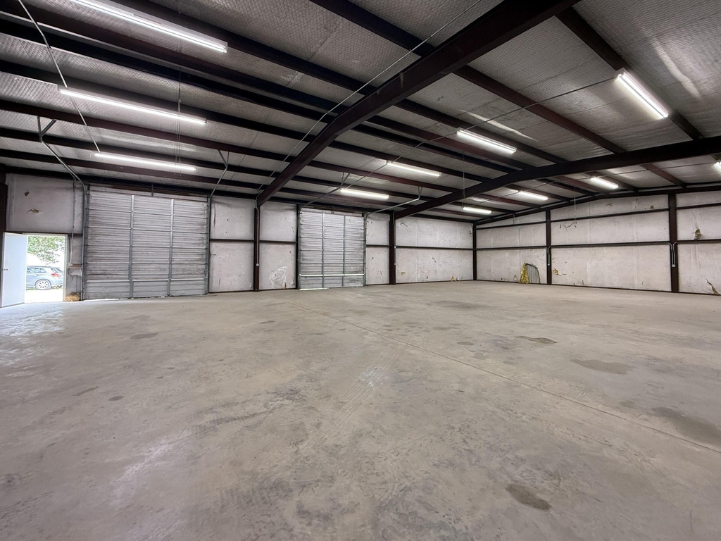 26605 E River Road - Photo 2