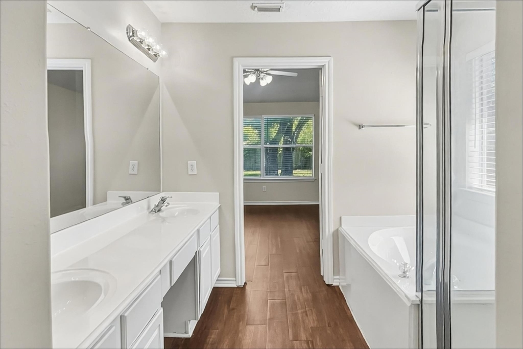 7015 Atasca Creek Drive - Photo 9