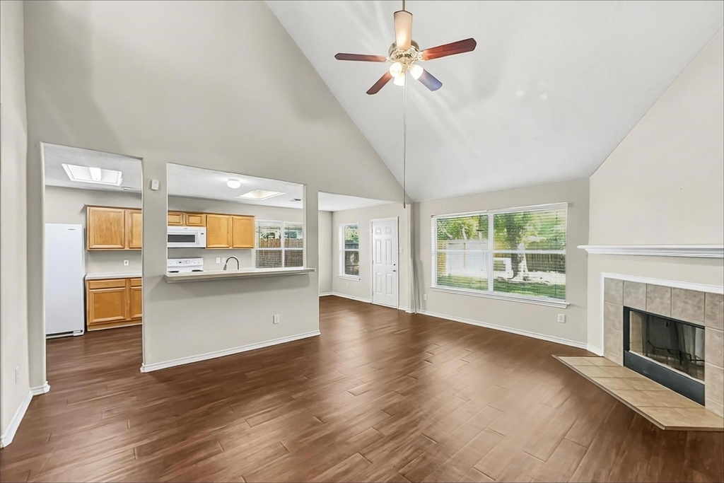 7015 Atasca Creek Drive - Photo 4