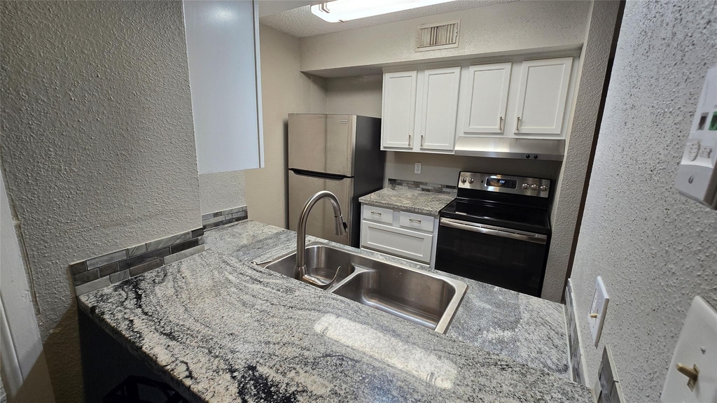 250 El Dorado Boulevard - Photo 5