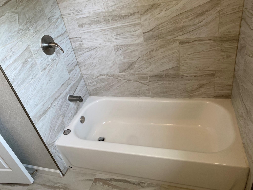 5018 Kenilwood Drive - Photo 19