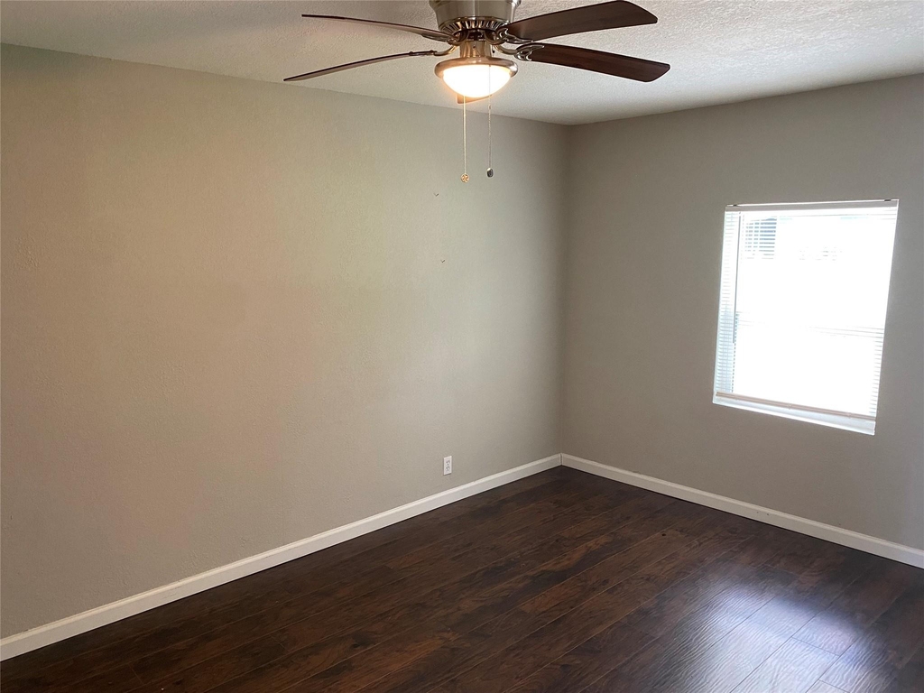 5018 Kenilwood Drive - Photo 11