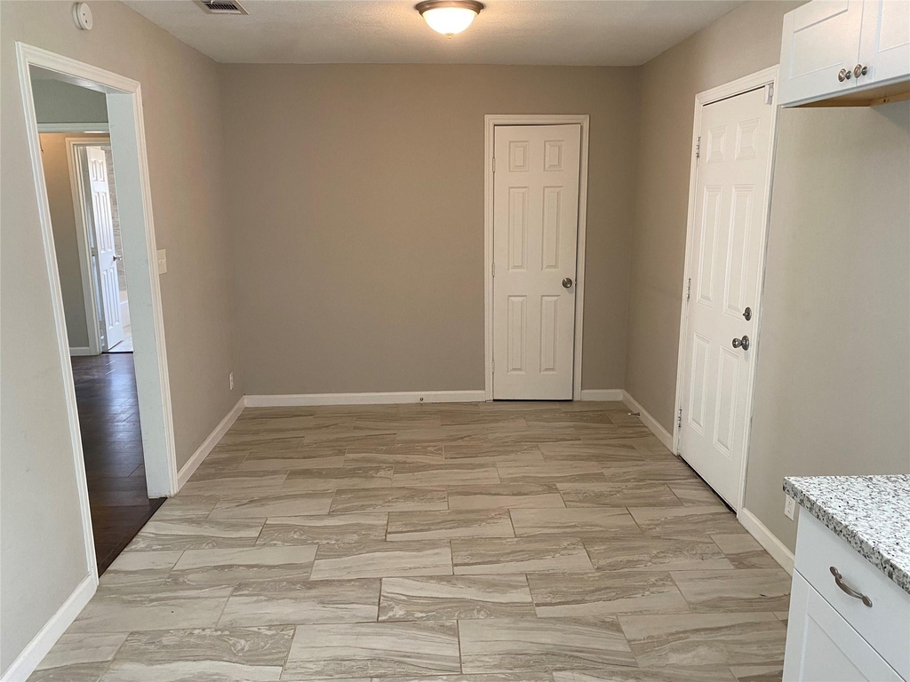 5018 Kenilwood Drive - Photo 3