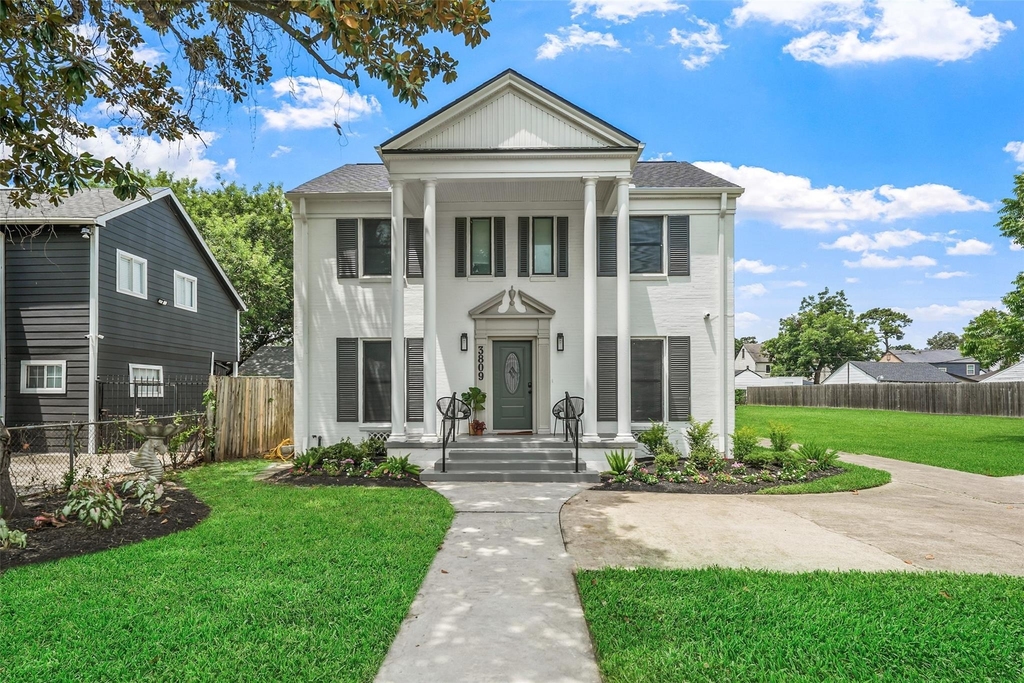 3809 Southmore Boulevard - Photo 0