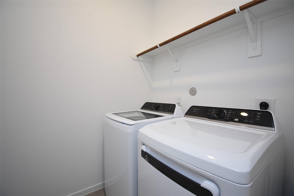6303 Golden Seaton Drive - Photo 32
