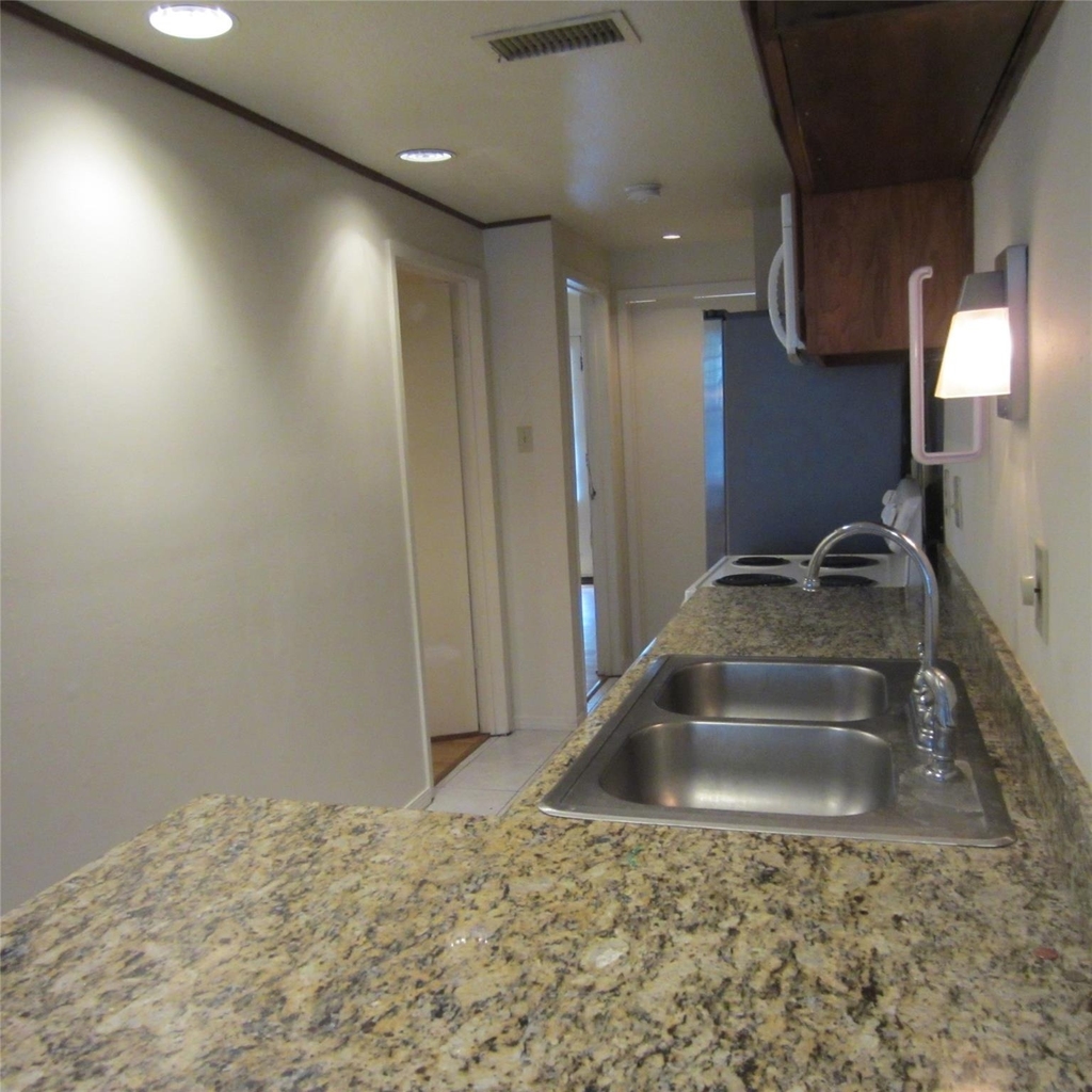 512 W Polk Street - Photo 16