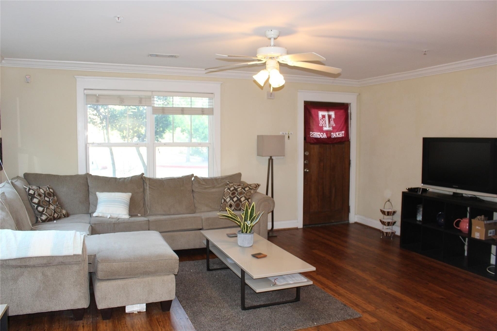 1725 Harvey Mitchell Parkway S - Photo 3