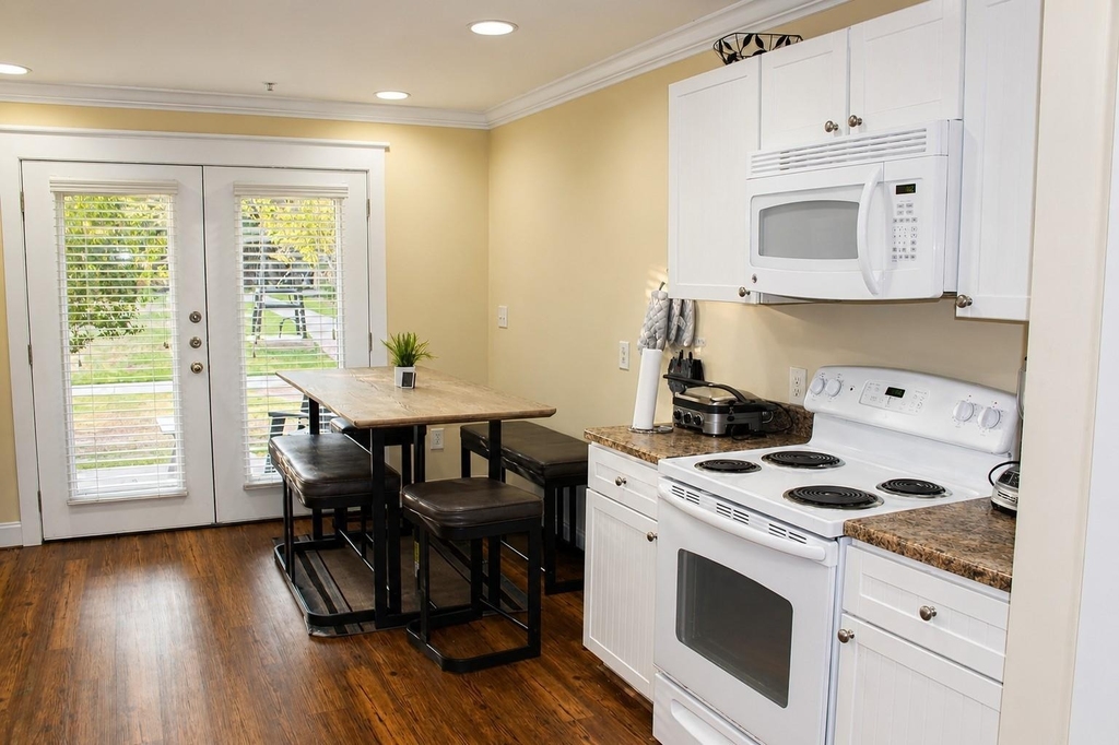 1725 Harvey Mitchell Parkway S - Photo 4