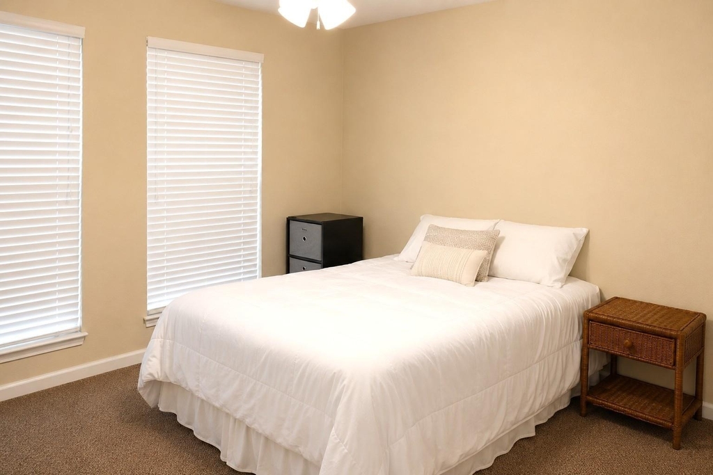 1725 Harvey Mitchell Parkway S - Photo 8
