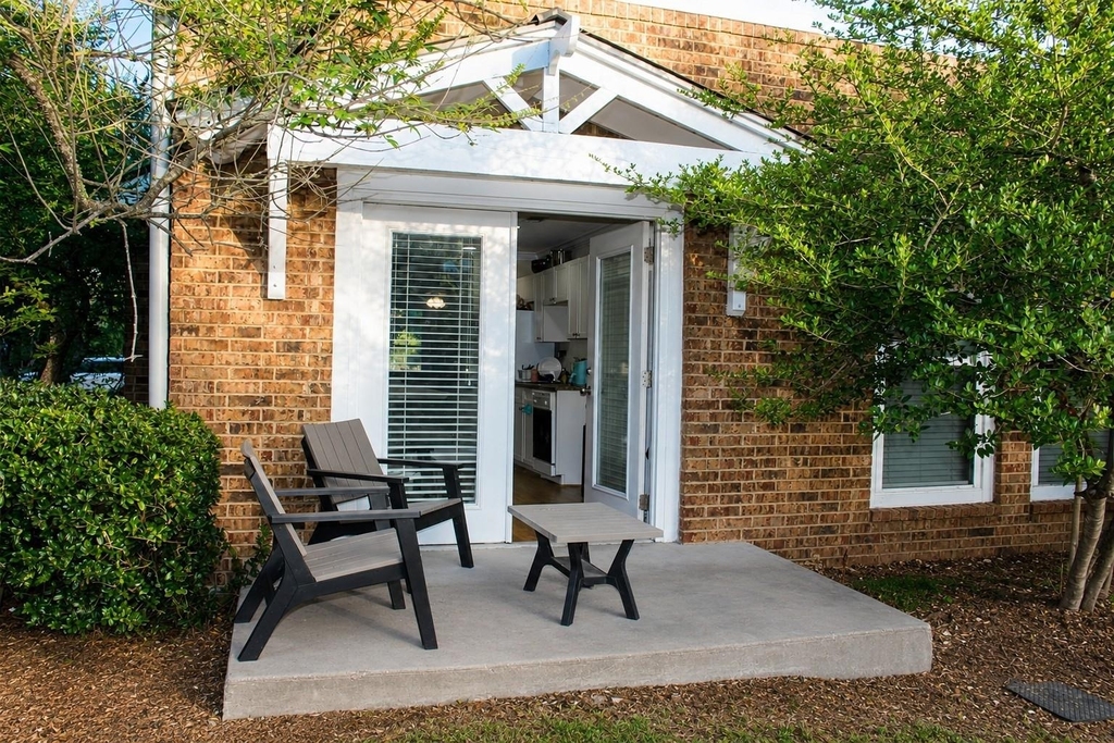 1725 Harvey Mitchell Parkway S - Photo 9