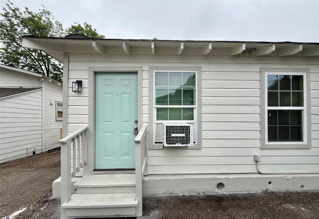 7427 Avenue I - Photo 2