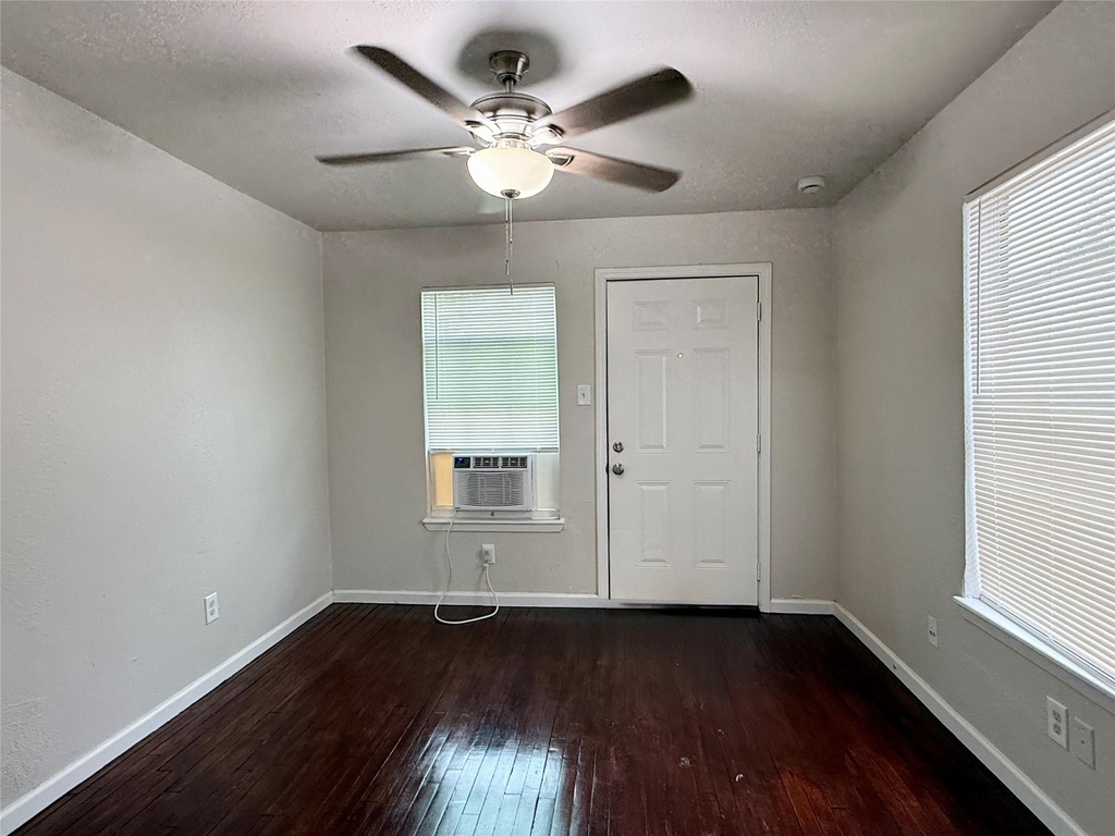7427 Avenue I - Photo 4