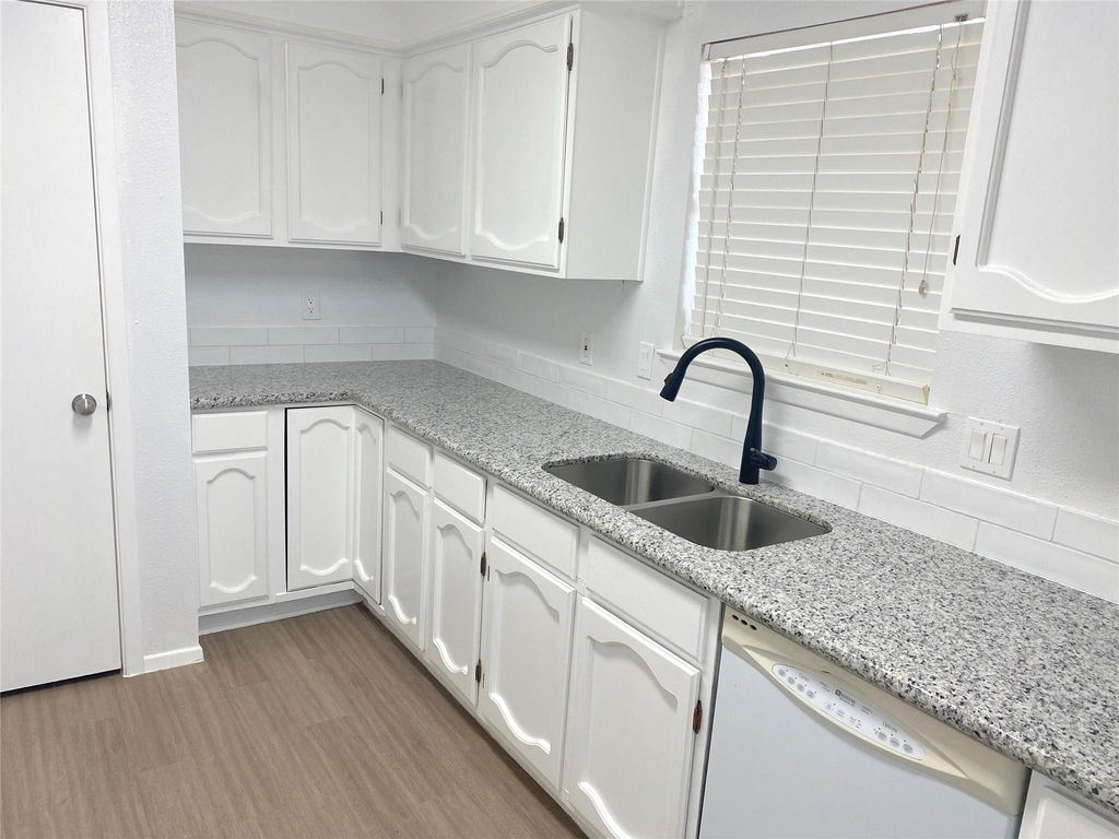 16222 Summer Dew Lane - Photo 8