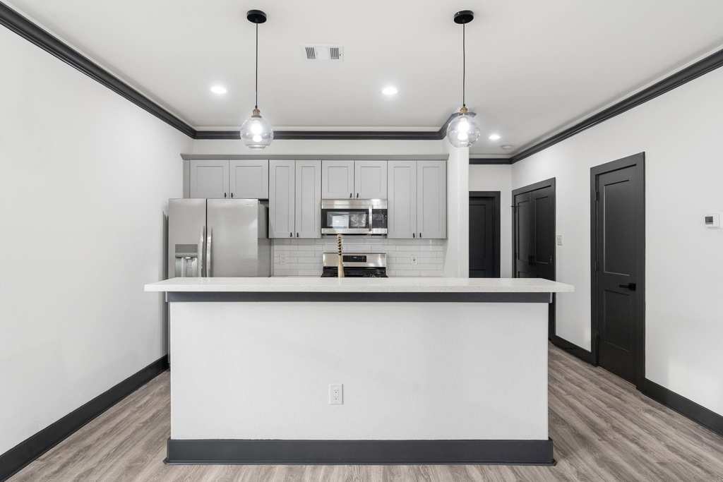913 Panama Boulevard - Photo 3
