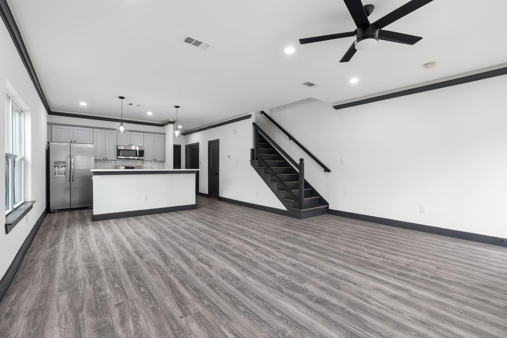 913 Panama Boulevard - Photo 1