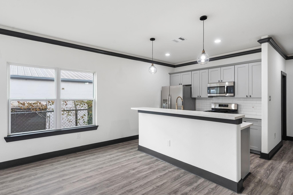 913 Panama Boulevard - Photo 4