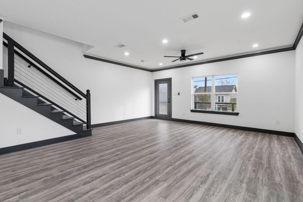 913 Panama Boulevard - Photo 2