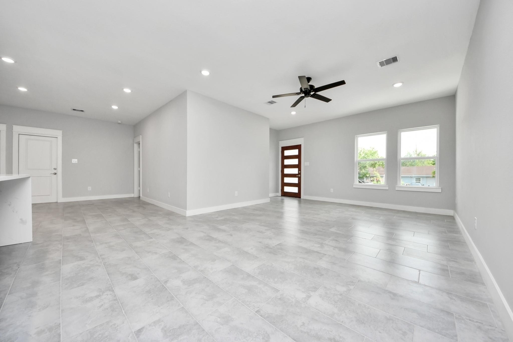 1307 Laskey Street - Photo 2