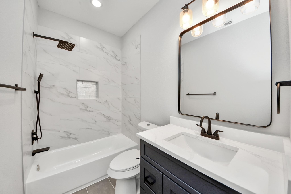 1307 Laskey Street - Photo 3