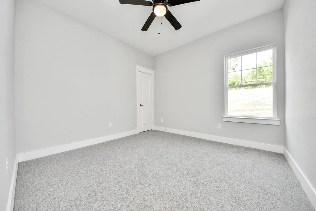 1307 Laskey Street - Photo 32