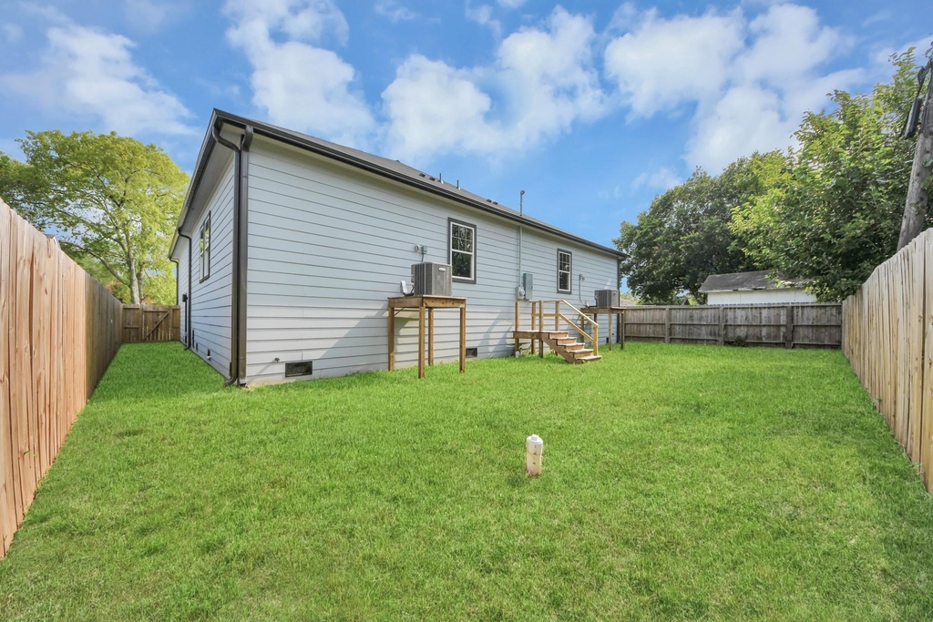 1307 Laskey Street - Photo 4