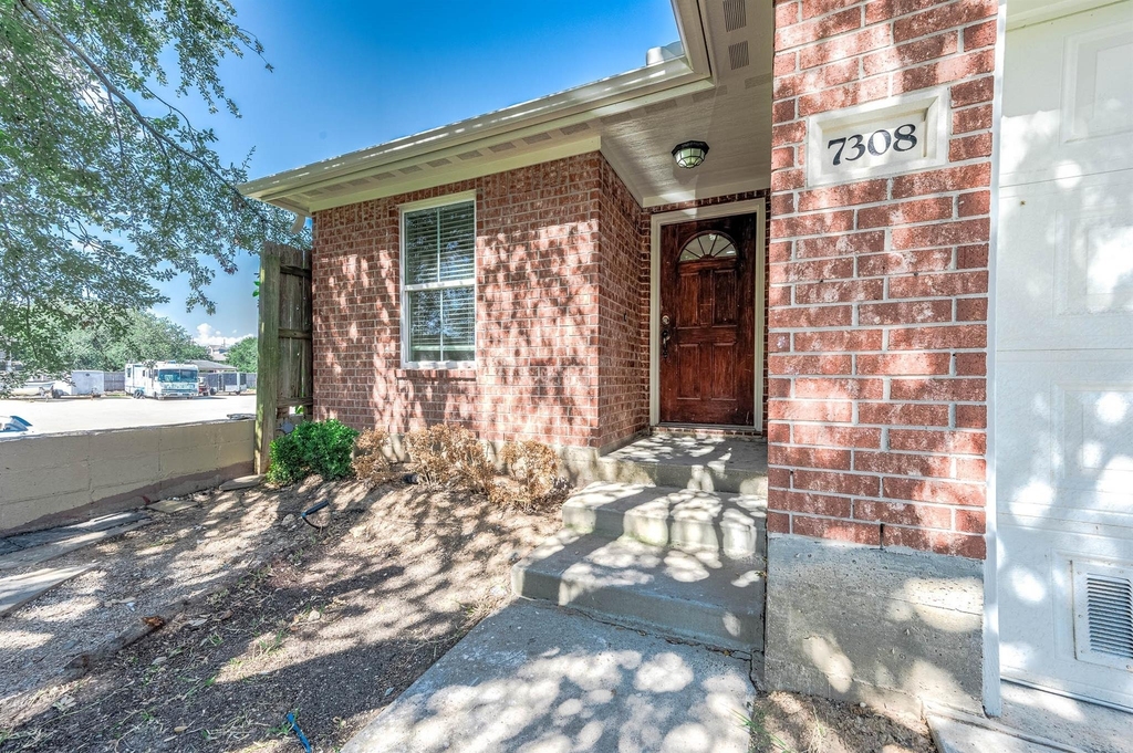 7308 Avenue R - Photo 3