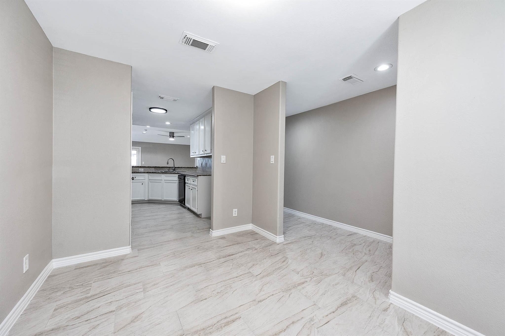7308 Avenue R - Photo 6