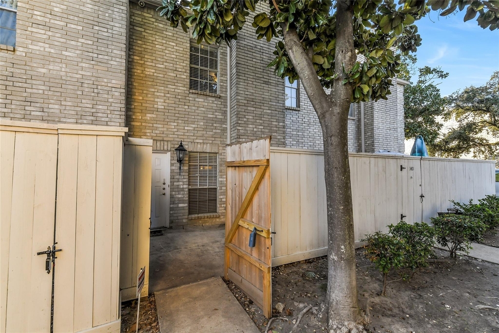 4001 Tanglewilde Street - Photo 2