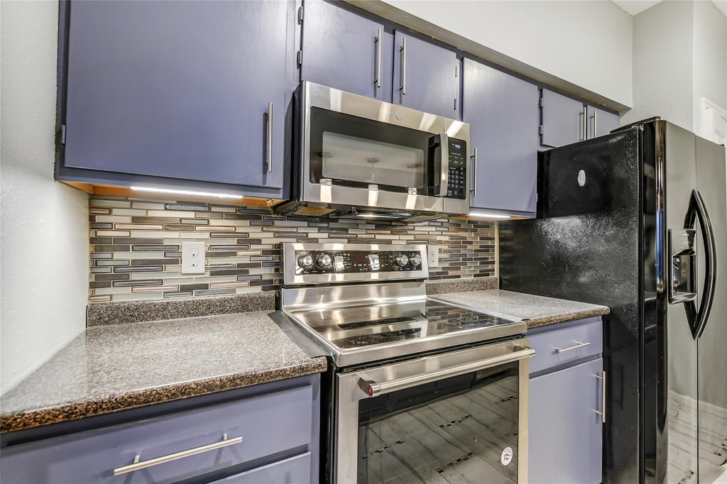 4001 Tanglewilde Street - Photo 8