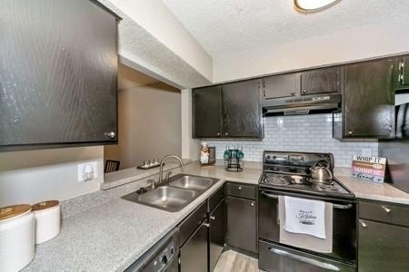 500 E Loop 820 - Photo 2