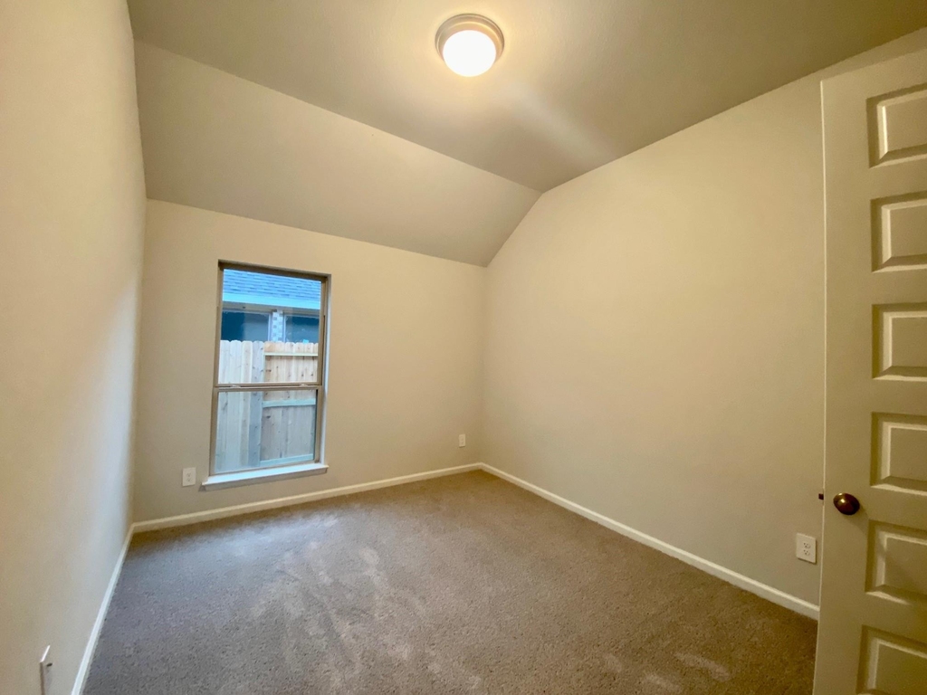 9411 Trestle Creek Court - Photo 15