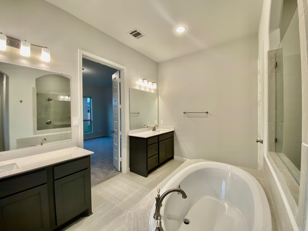 9411 Trestle Creek Court - Photo 10