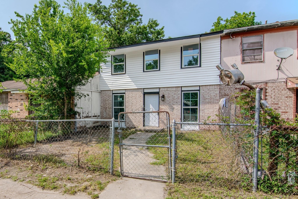 7867 Hamlet Street - Photo 0