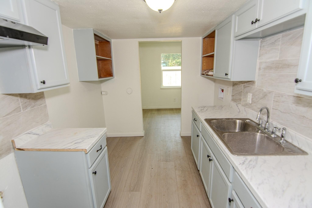 7867 Hamlet Street - Photo 3