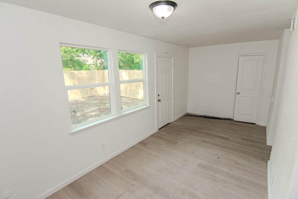 7867 Hamlet Street - Photo 4