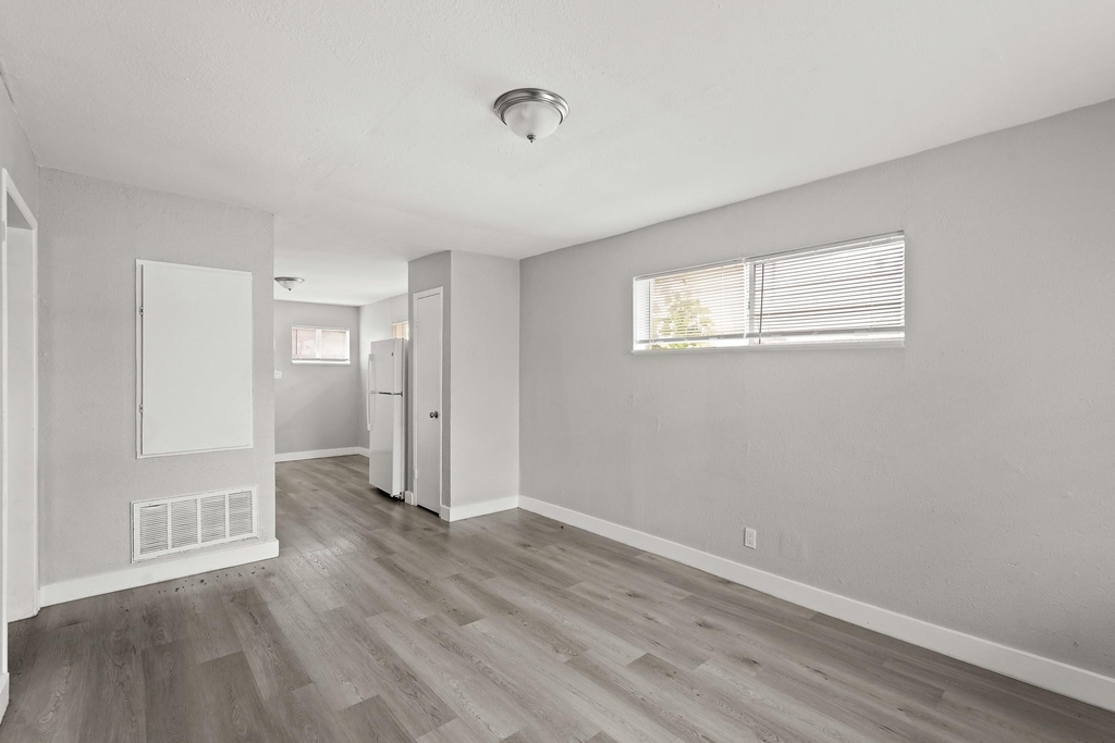 7815 Glass Street - Photo 1
