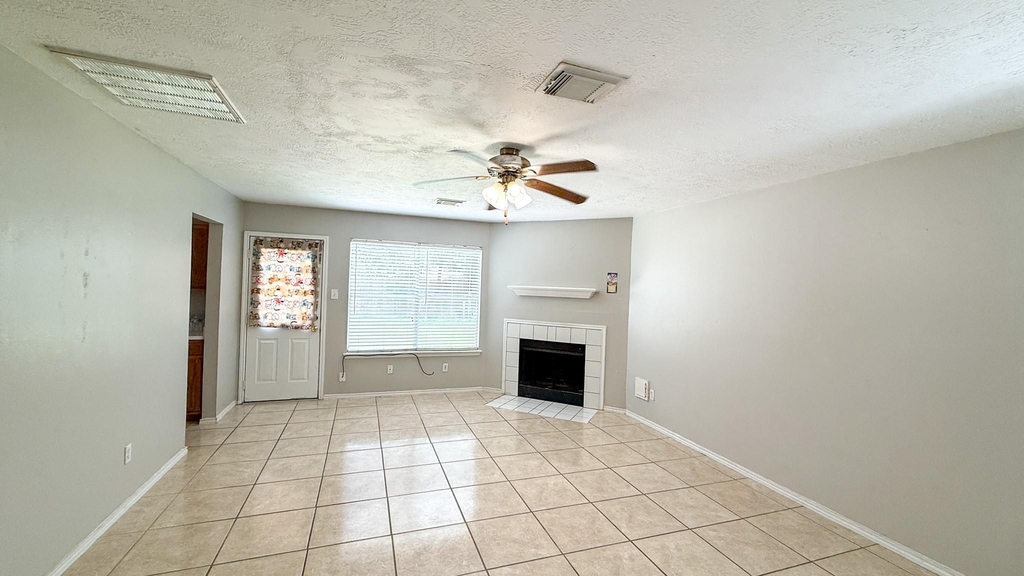 503 Willow West Drive - Photo 0