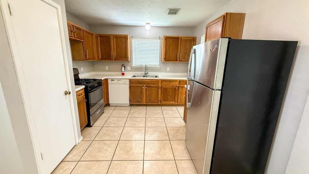 503 Willow West Drive - Photo 5
