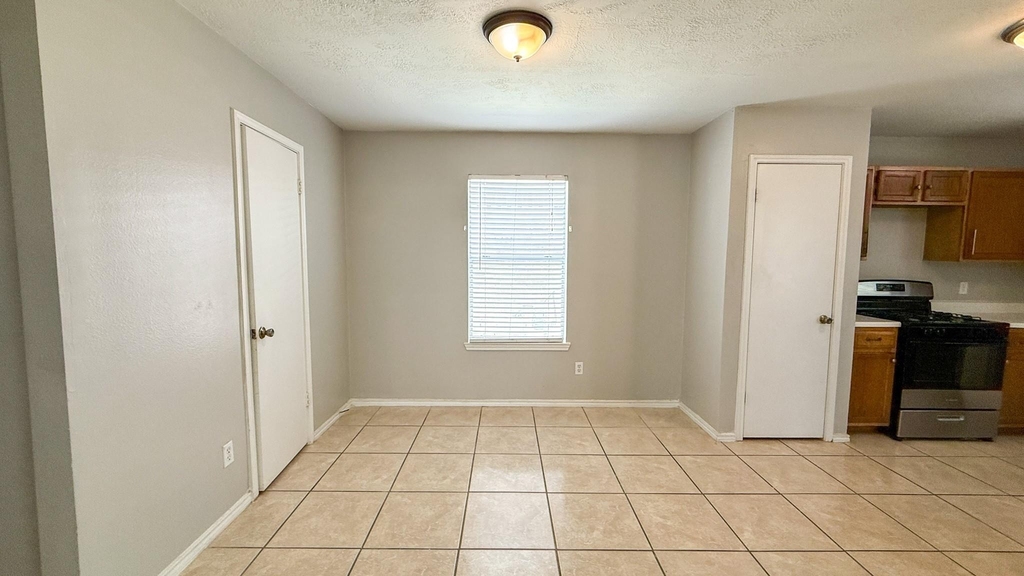 503 Willow West Drive - Photo 4