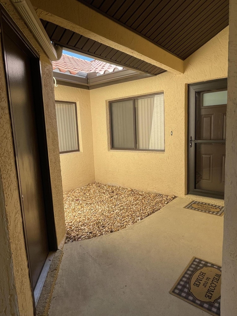 613 Manatee Drive - Photo 2