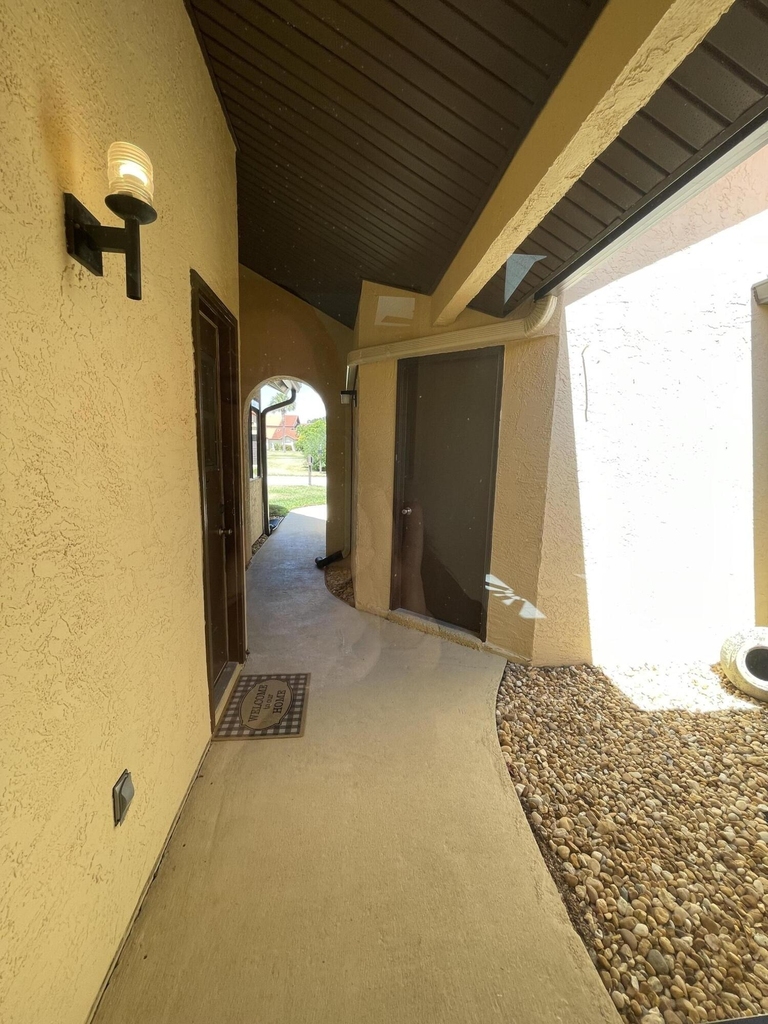613 Manatee Drive - Photo 3